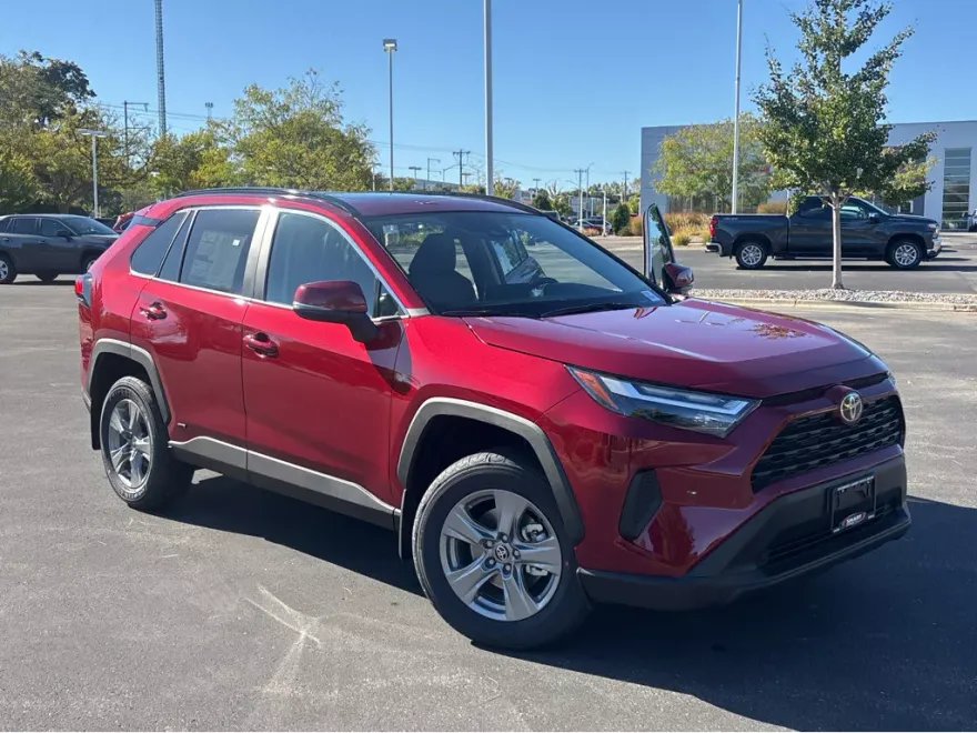 2025 Toyota RAV4 Hybrid XLE photo 1