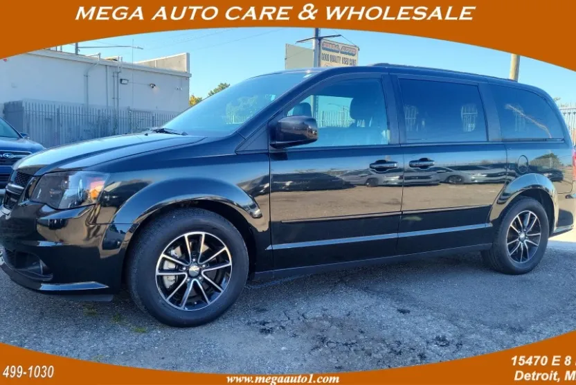 2017 Dodge Grand Caravan GT photo 1