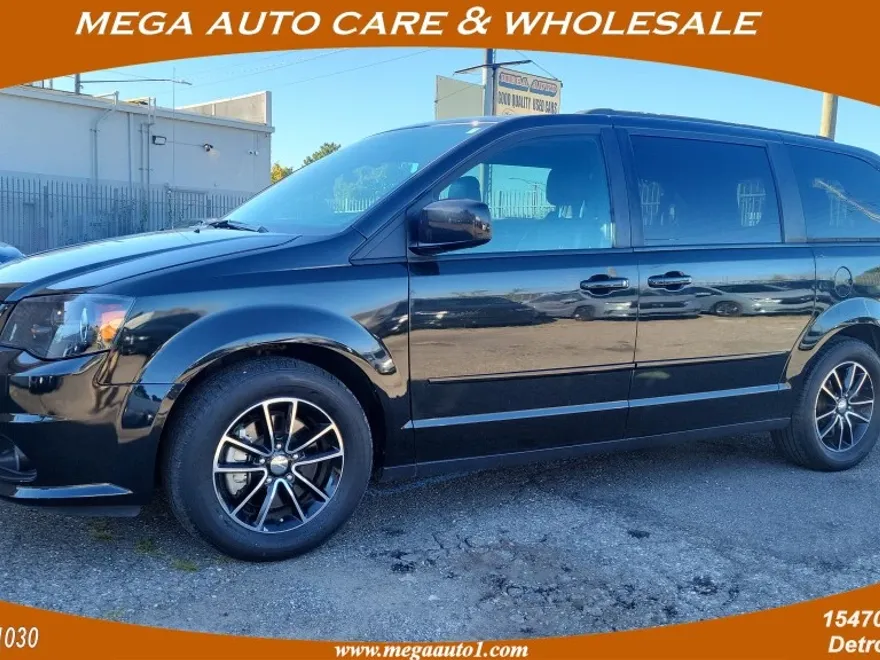 2017 Dodge Grand Caravan GT photo 1