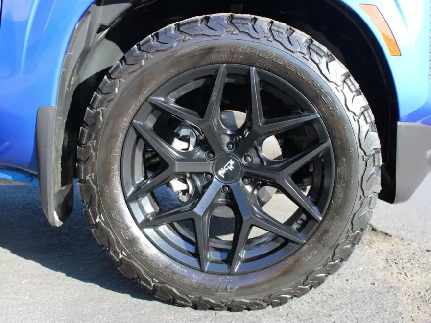 2024 Nissan Frontier Crew Cab SV photo 1
