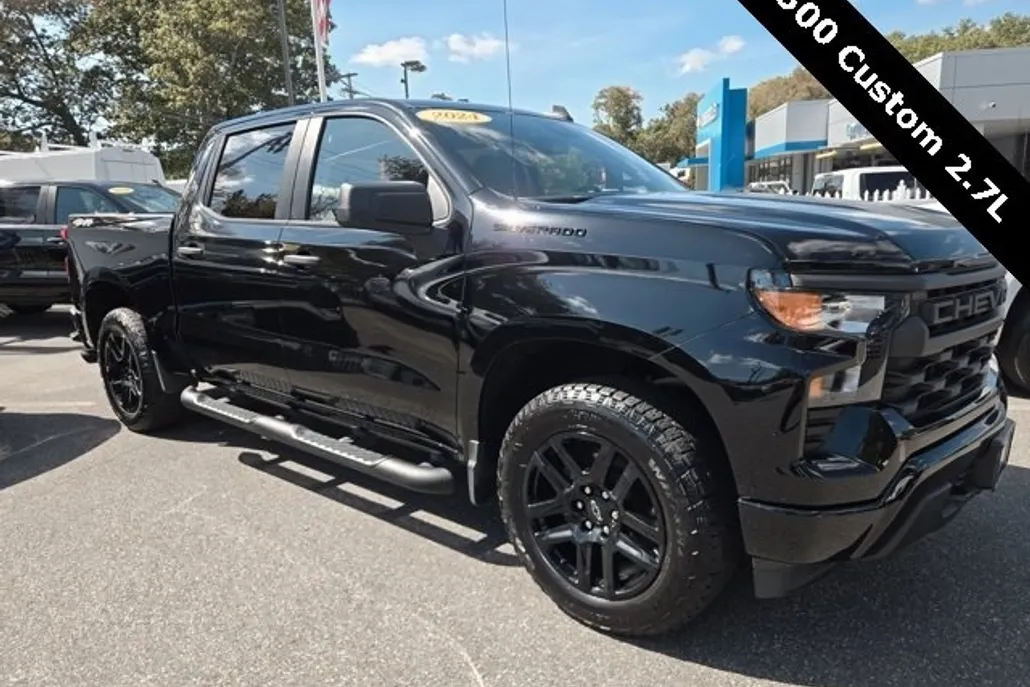 2024 Chevrolet Silverado 1500 Custom photo 1