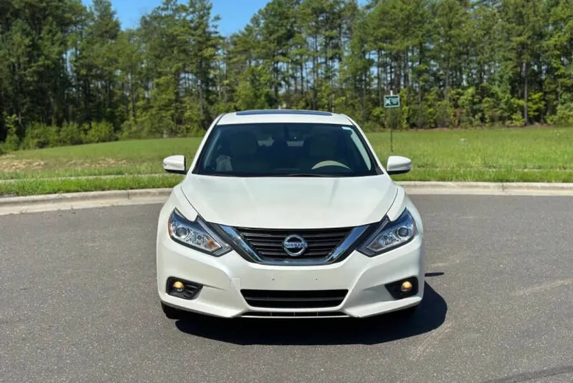 2016 Nissan Altima 2.5 S photo 1