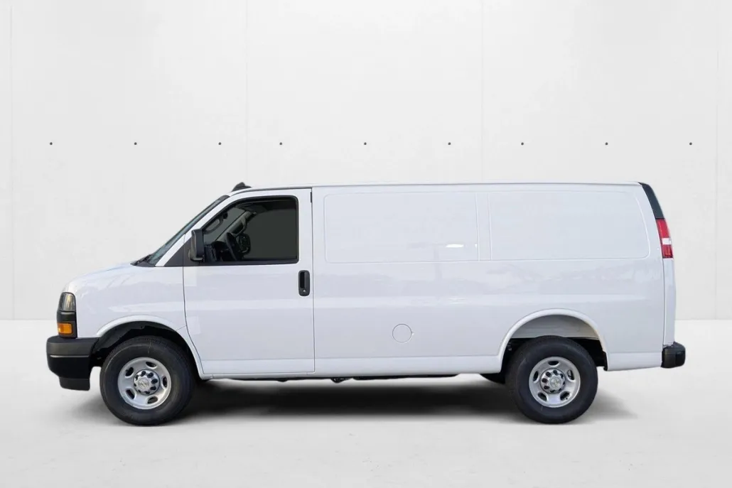 2025 Chevrolet Express Cargo 2500 Base photo 1