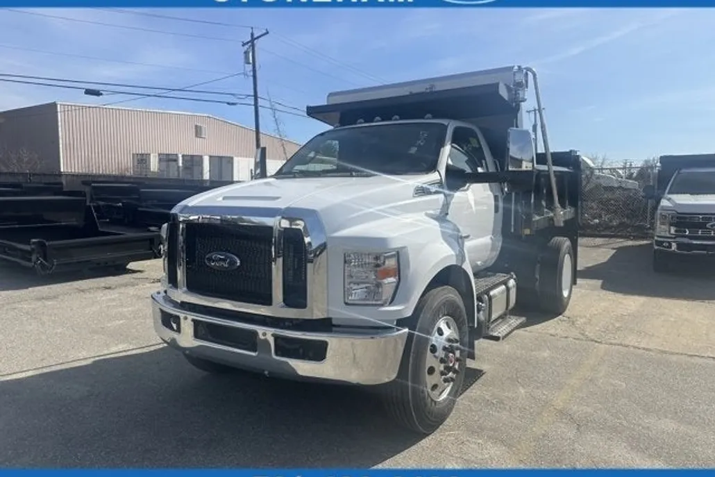 2025 Ford F-750 photo 1
