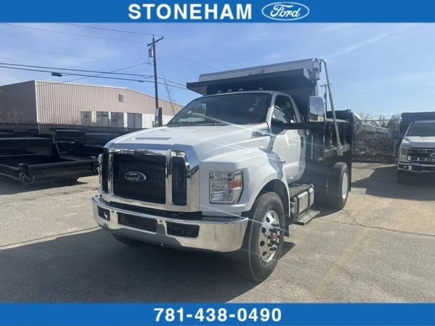 2025 Ford F-750 photo 1