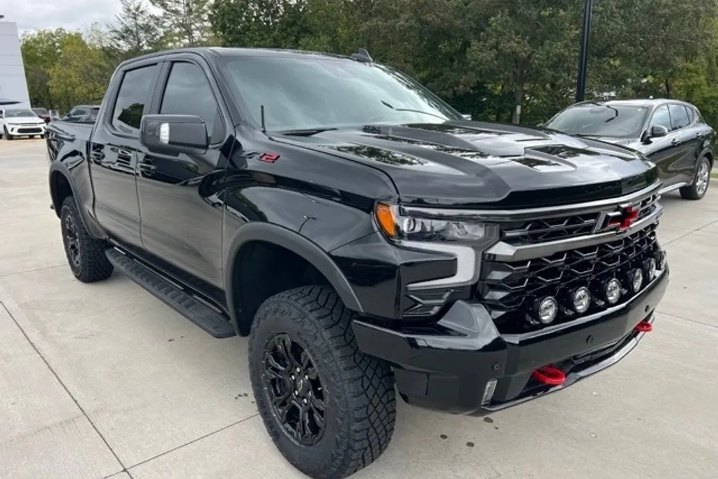 2025 Chevrolet Silverado 1500 ZR2 photo 1