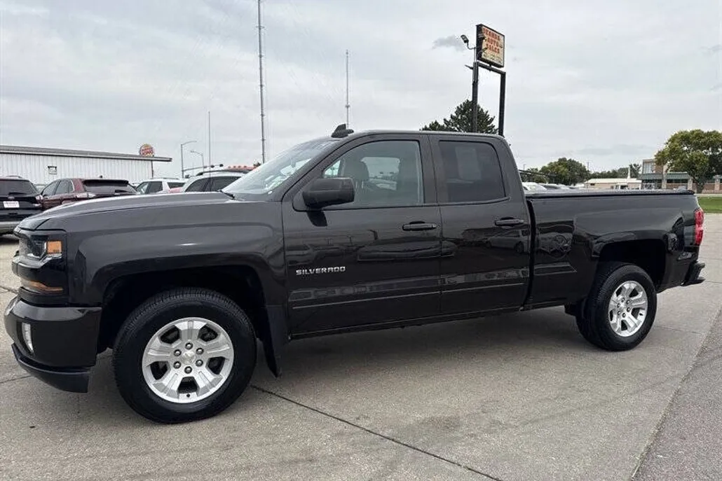 2018 Chevrolet Silverado 1500 LT photo 1