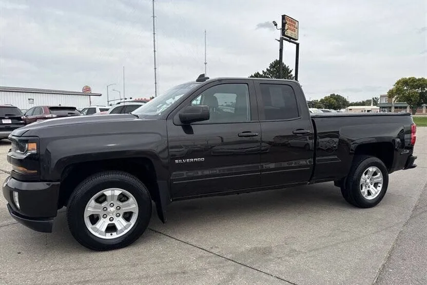 2018 Chevrolet Silverado 1500 LT photo 1