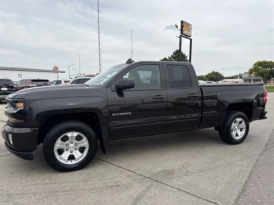 2018 Chevrolet Silverado 1500 LT photo 1