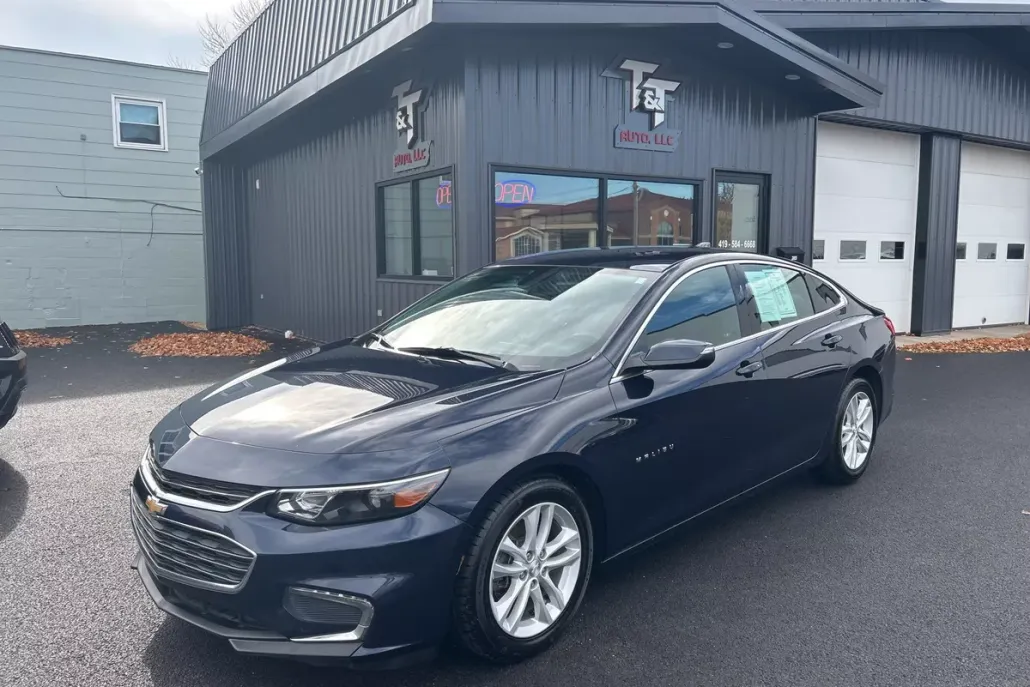 2017 Chevrolet Malibu photo 1