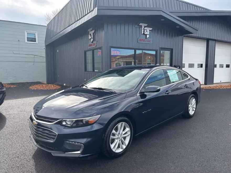 2017 Chevrolet Malibu photo 1