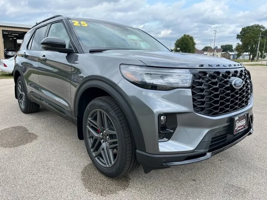 2025 Ford Explorer ST-Line photo 1