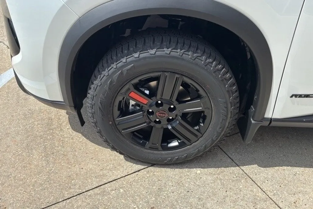 2026 Nissan Rogue SV photo 1