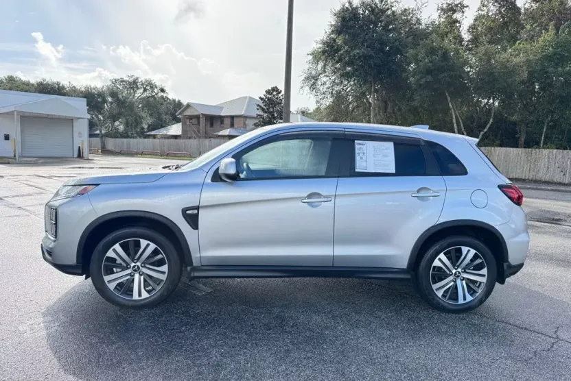 2024 Mitsubishi Outlander Sport ES photo 1