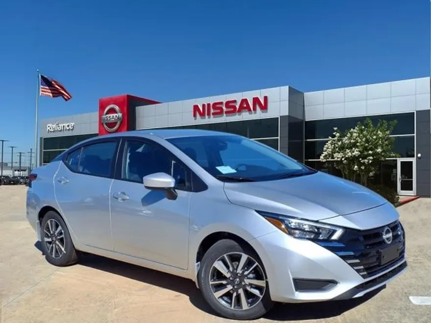 2025 Nissan Versa 1.6 SV photo 1