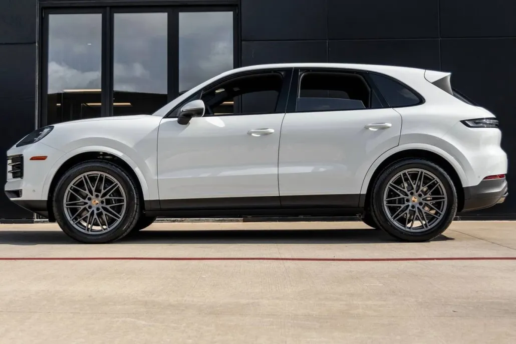 2025 Porsche Cayenne Base photo 1