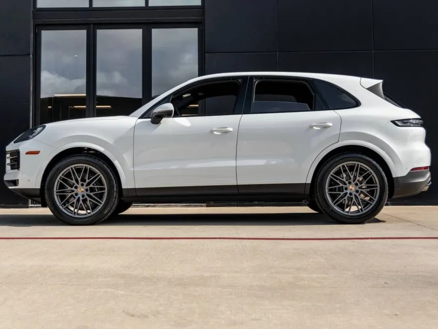 2025 Porsche Cayenne Base photo 1