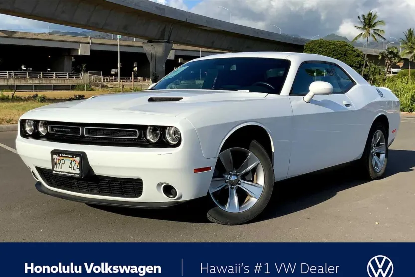 2022 Dodge Challenger SXT photo 1