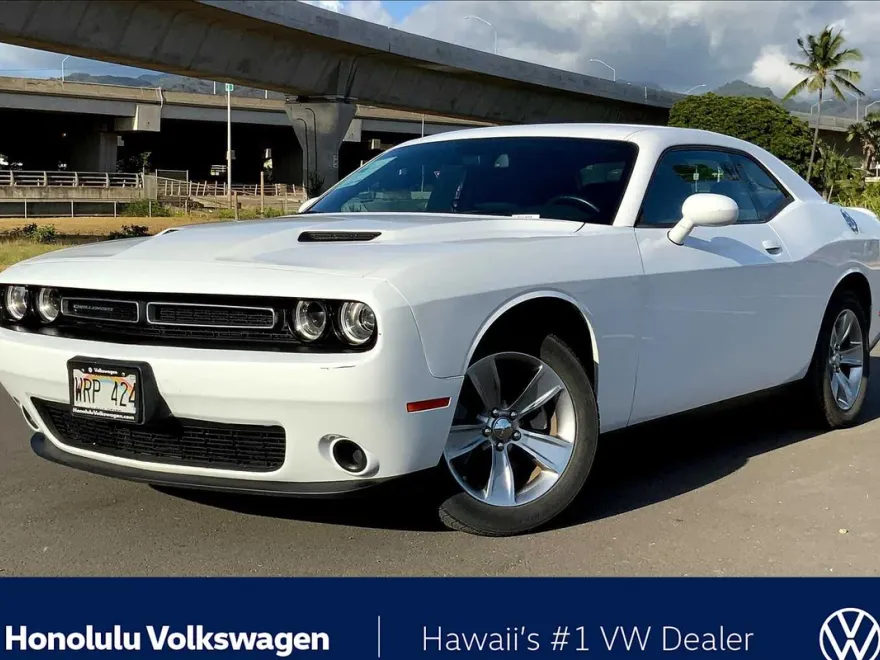2022 Dodge Challenger SXT photo 1