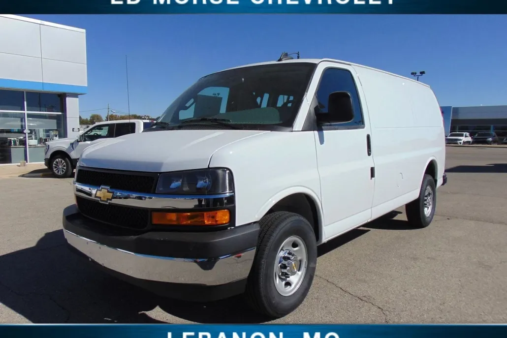 2024 Chevrolet Express Cargo 3500 photo 1