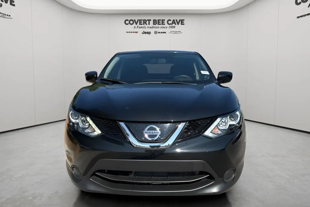 2018 Nissan Rogue Sport S photo 1