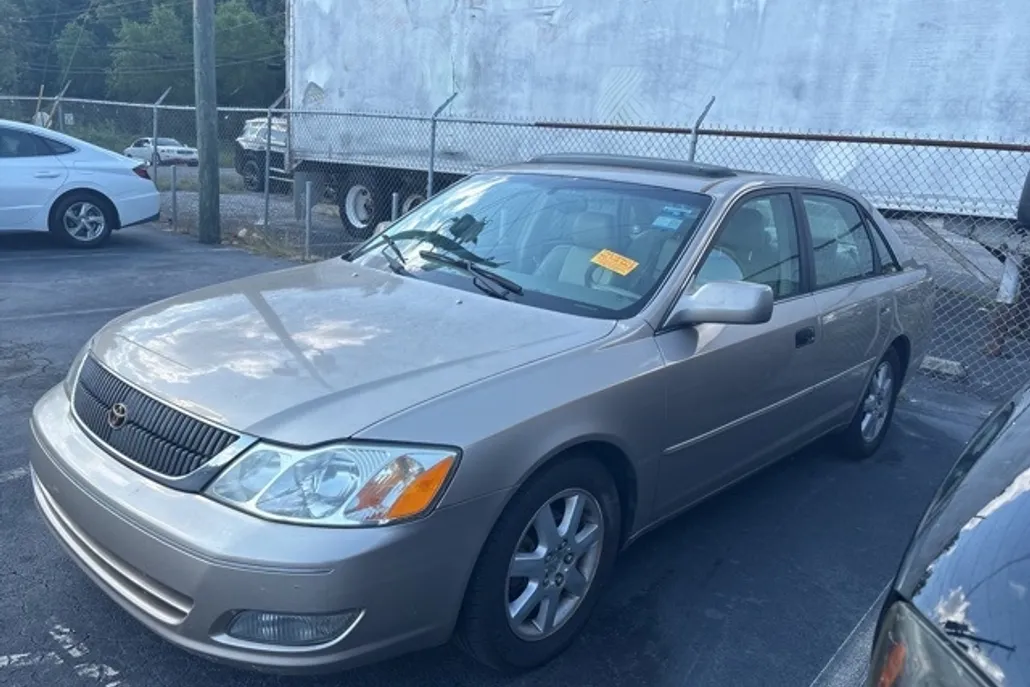 2000 Toyota Avalon XL photo 1
