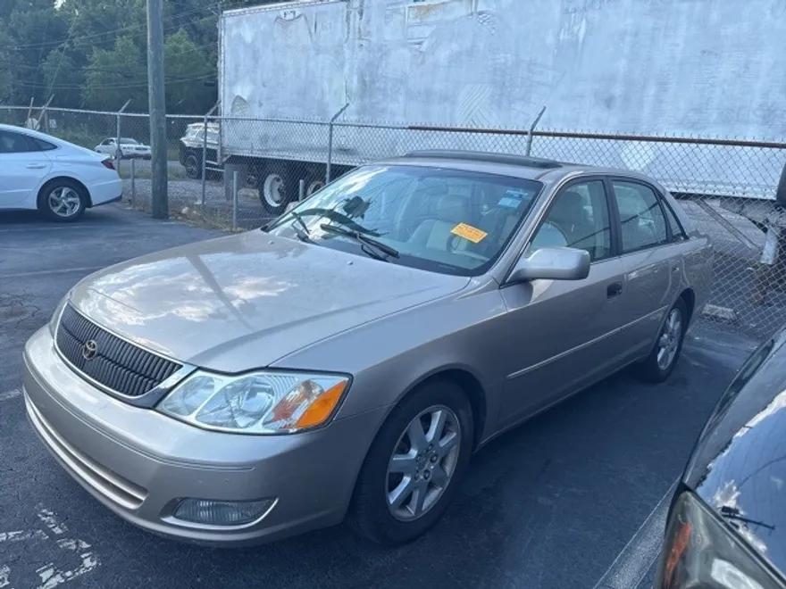 2000 Toyota Avalon XL photo 1