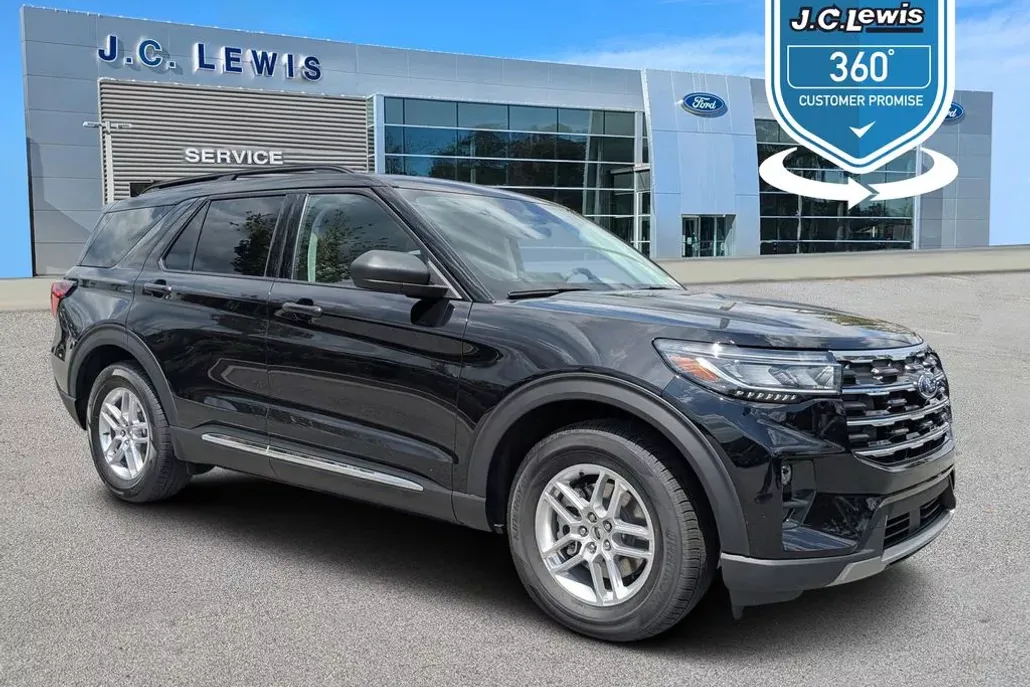2025 Ford Explorer photo 1