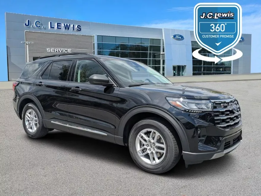 2025 Ford Explorer photo 1