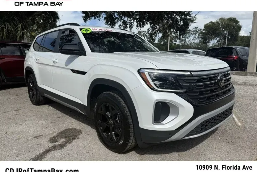 2024 Volkswagen Atlas Peak Edition SEL photo 1