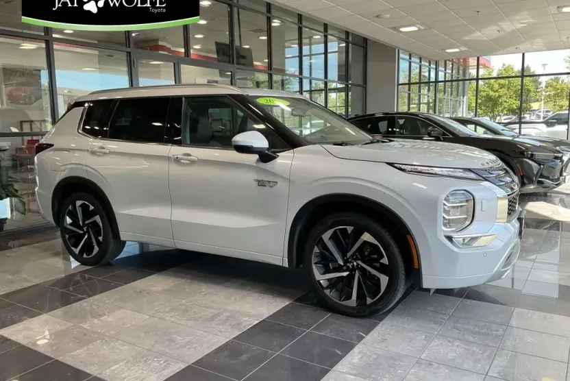 2023 Mitsubishi Outlander PHEV SEL photo 1