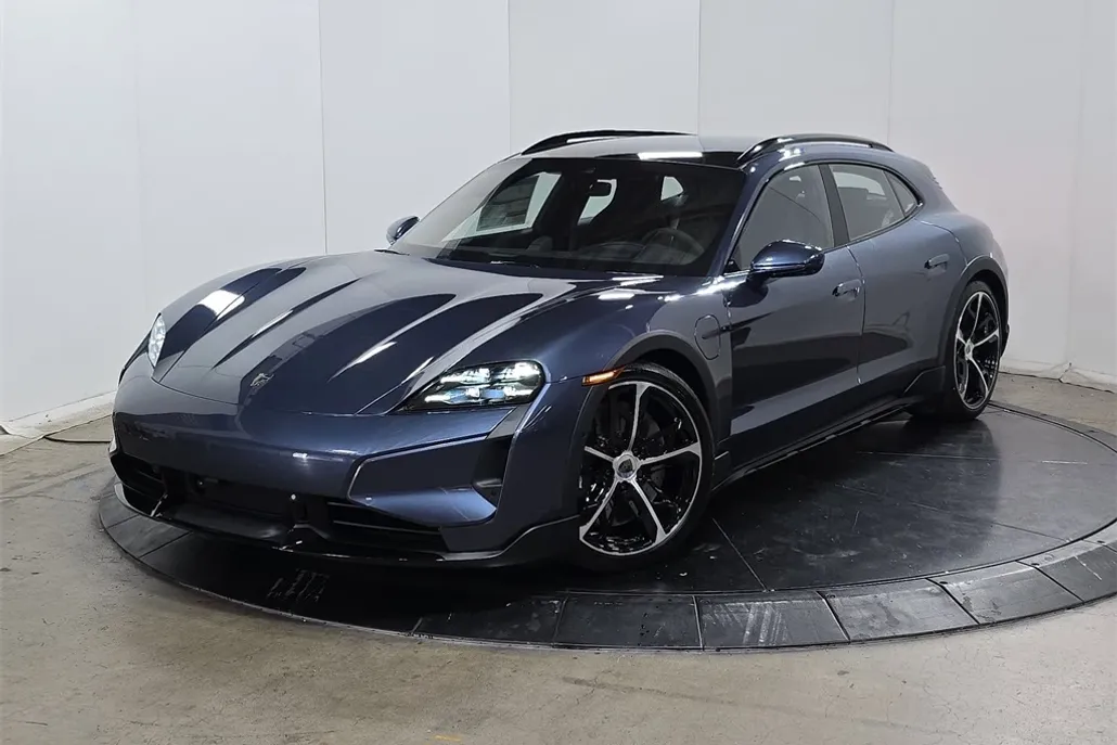 2025 Porsche Taycan Cross Turismo Turbo photo 1