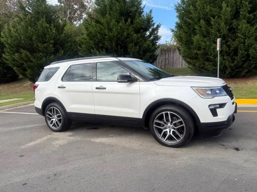 2018 Ford Explorer Sport photo 1