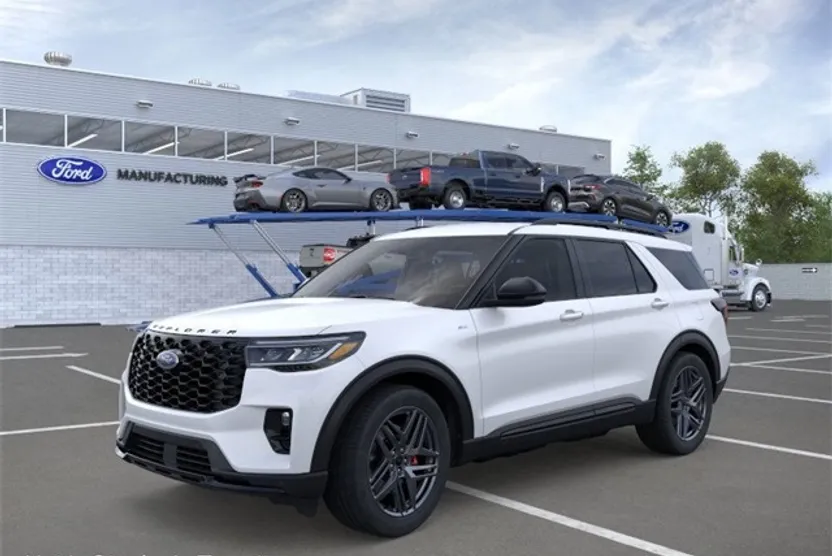 2025 Ford Explorer ST-Line photo 1