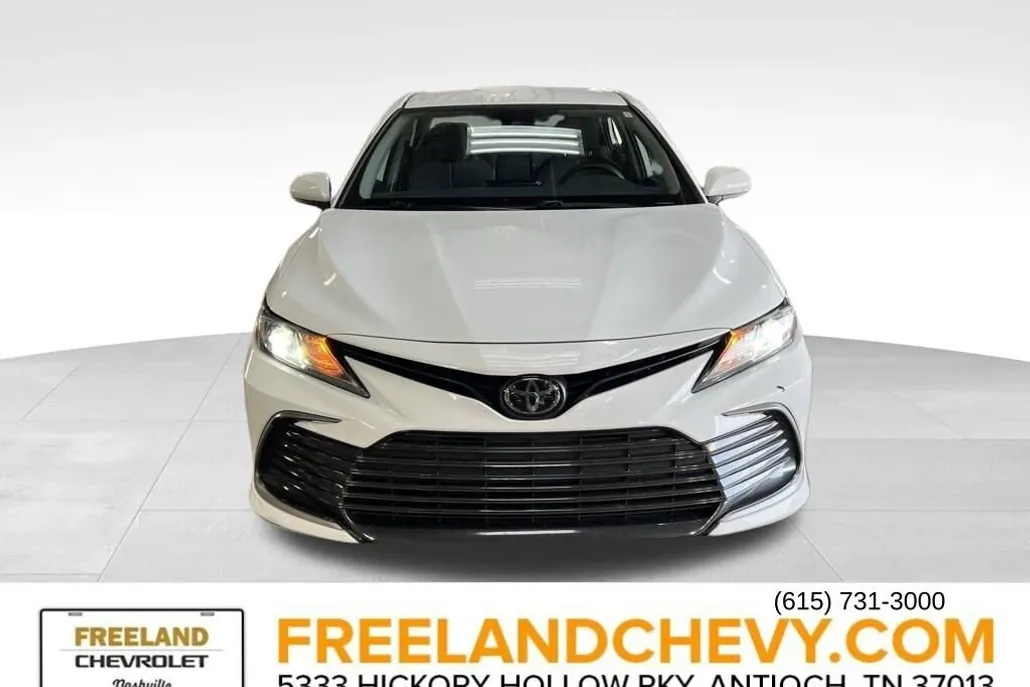 2023 Toyota Camry LE photo 1