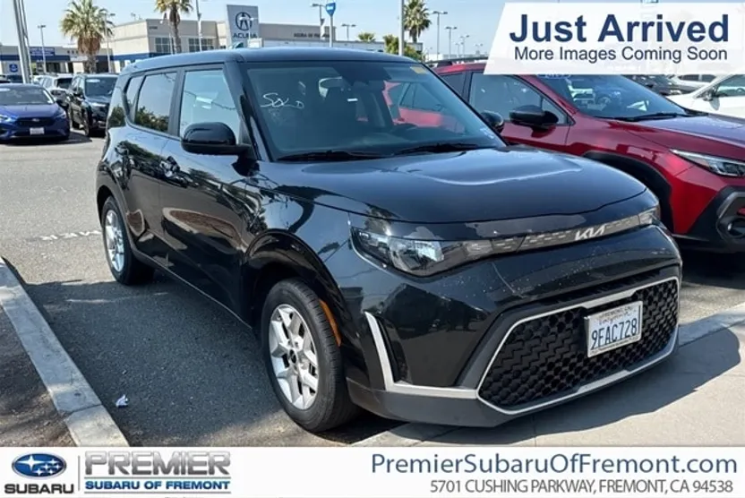 2023 Kia Soul LX photo 1