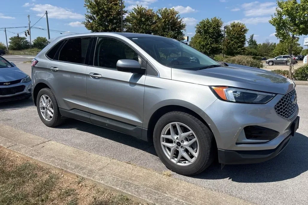 2023 Ford Edge SEL photo 1