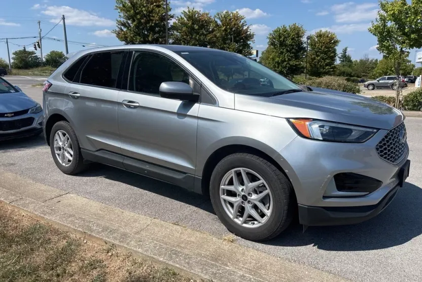 2023 Ford Edge SEL photo 1