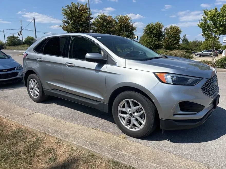2023 Ford Edge SEL photo 1