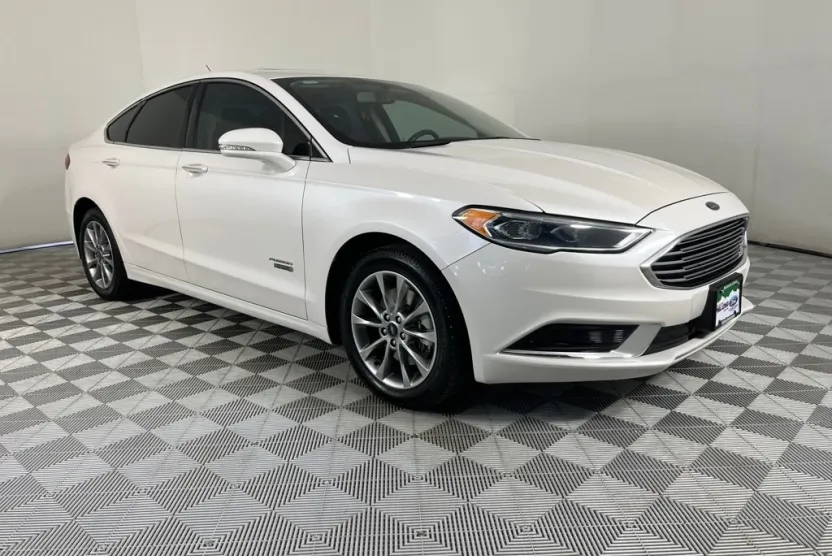 2018 Ford Fusion Energi SE photo 1