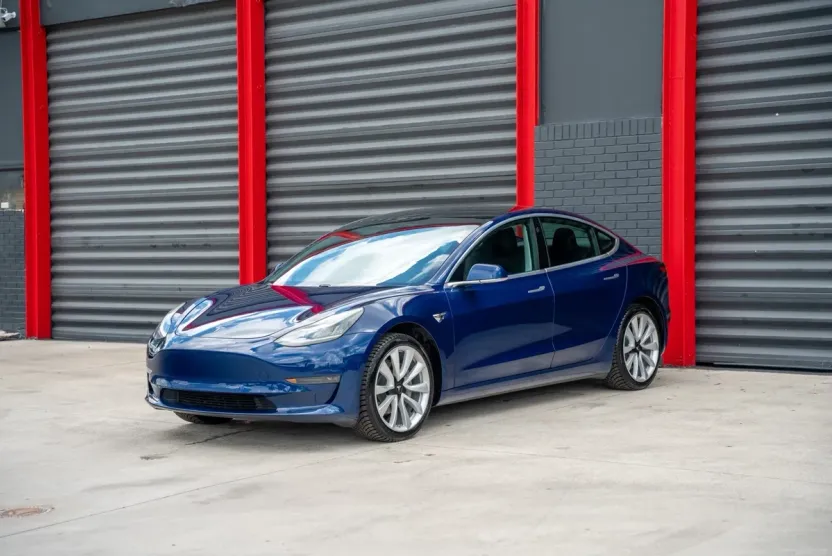 2020 Tesla Model 3 Standard Range Plus photo 1