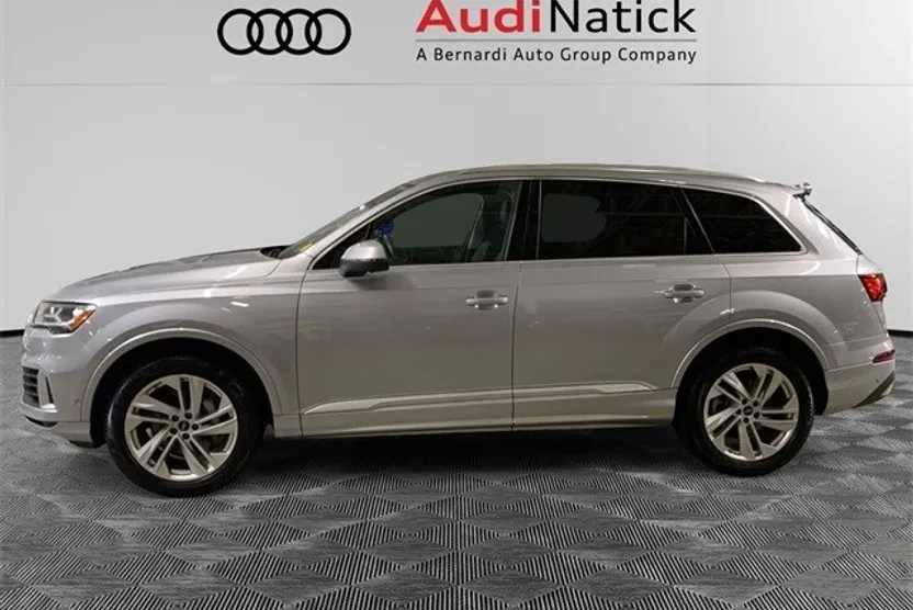 2022 Audi Q7 55 Premium Plus photo 1