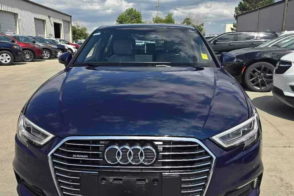 2018 Audi A3 E-tron Premium Plus photo 1