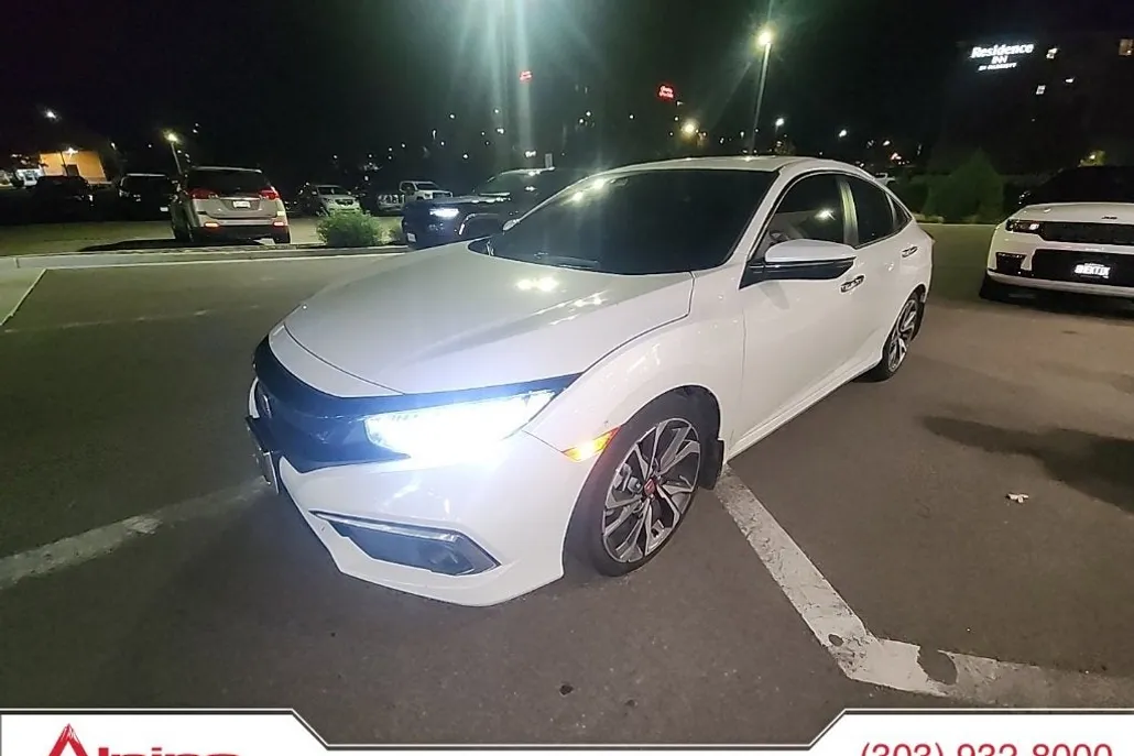 2019 Honda Civic Touring photo 1