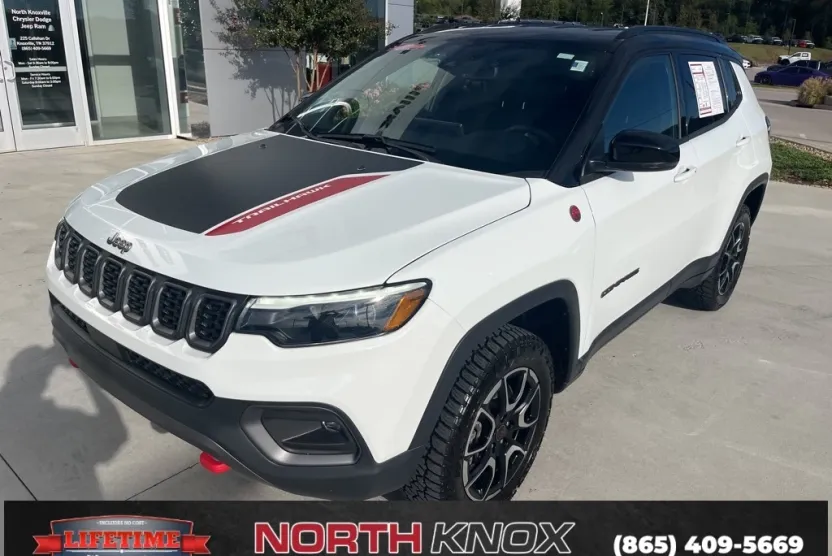 2025 Jeep Compass Trailhawk photo 1