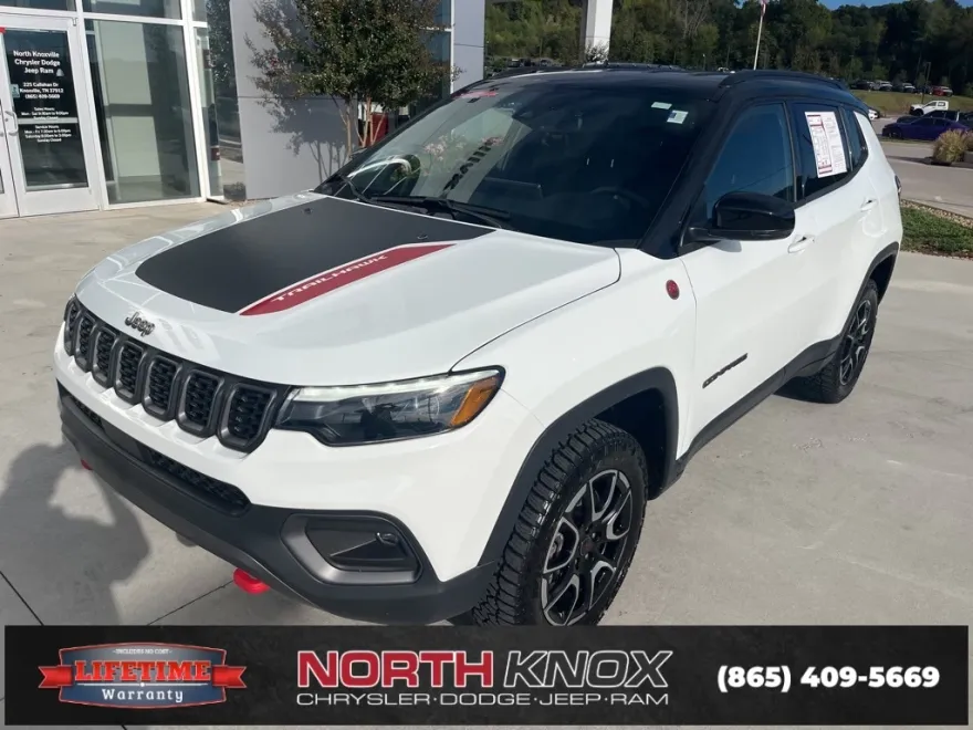2025 Jeep Compass Trailhawk photo 1