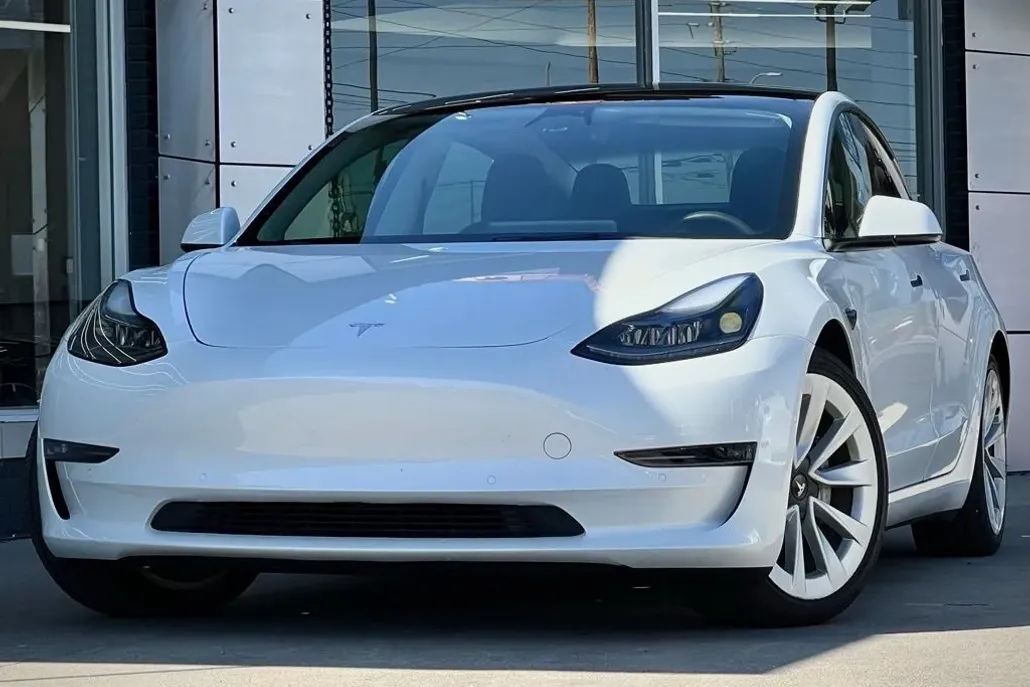 2022 Tesla Model 3 Long Range photo 1