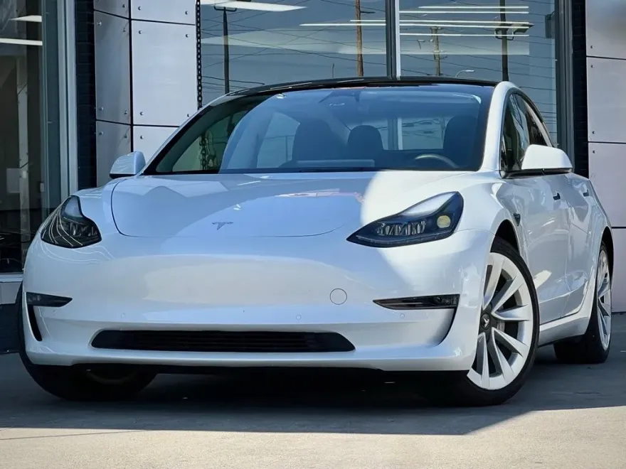 2022 Tesla Model 3 Long Range photo 1