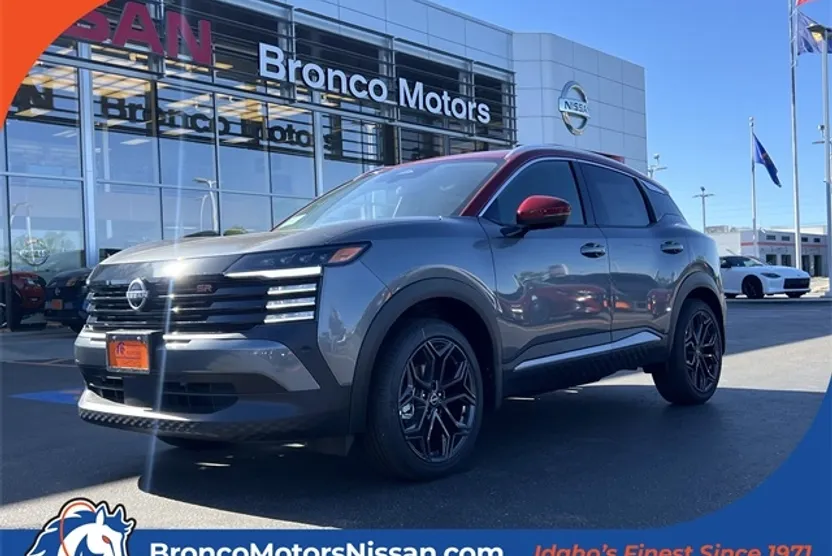 2025 Nissan Kicks SR photo 1