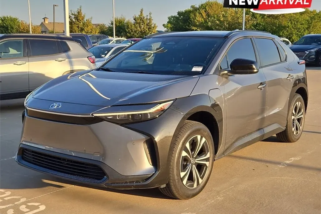 2024 Toyota bZ4X XLE photo 1